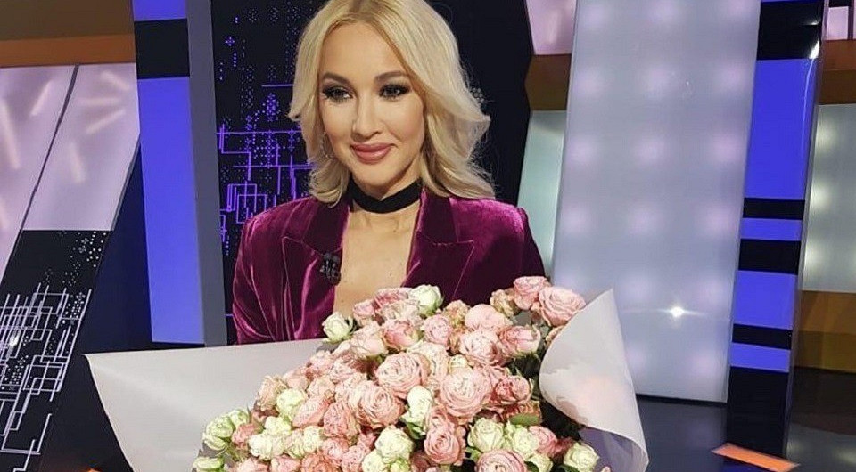 Лера Кудрявцева снялась для новогодней программы в «платье принцессы»