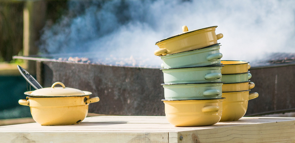Что делать, если пригорела кастрюля эмалированная: советы как очистить посуду