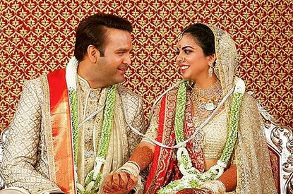 Как прошла свадьба дочери индийского миллиардера: звездные гости, тысячи цветов и обряды