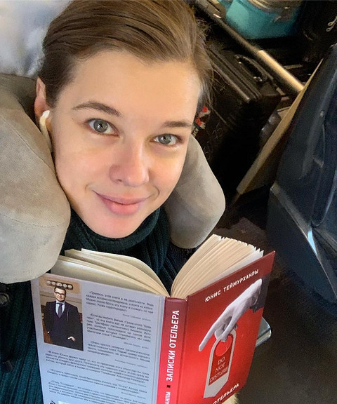 Стоит отметить, что в Instagram-аккаунте Екатерины Шпицы довольно много снимков из общественного транспорта. Особенно актриса любит Сапсаны и часто ездит на них в Санкт-Петербург и обратн...