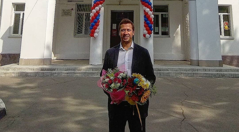 Андрей Мерзликин навестил учителей в родной школе