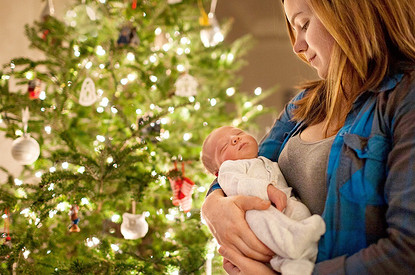 Самое первое торжество: как организовать Новый год с пользой для младенца?