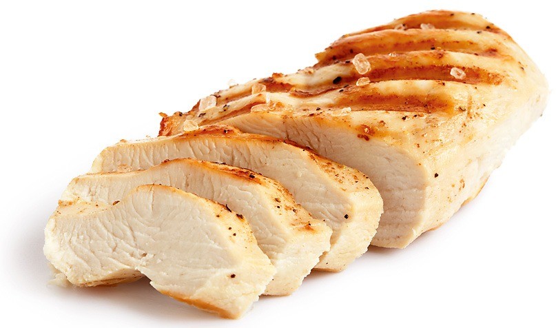 Запеченное или отварное куриное филе мелко нарезать. Соединить с нарезанными кубиками отварным картофелем, морковью, солеными огурцами, красным луком и яблоком. Приправить и перемешать с ...