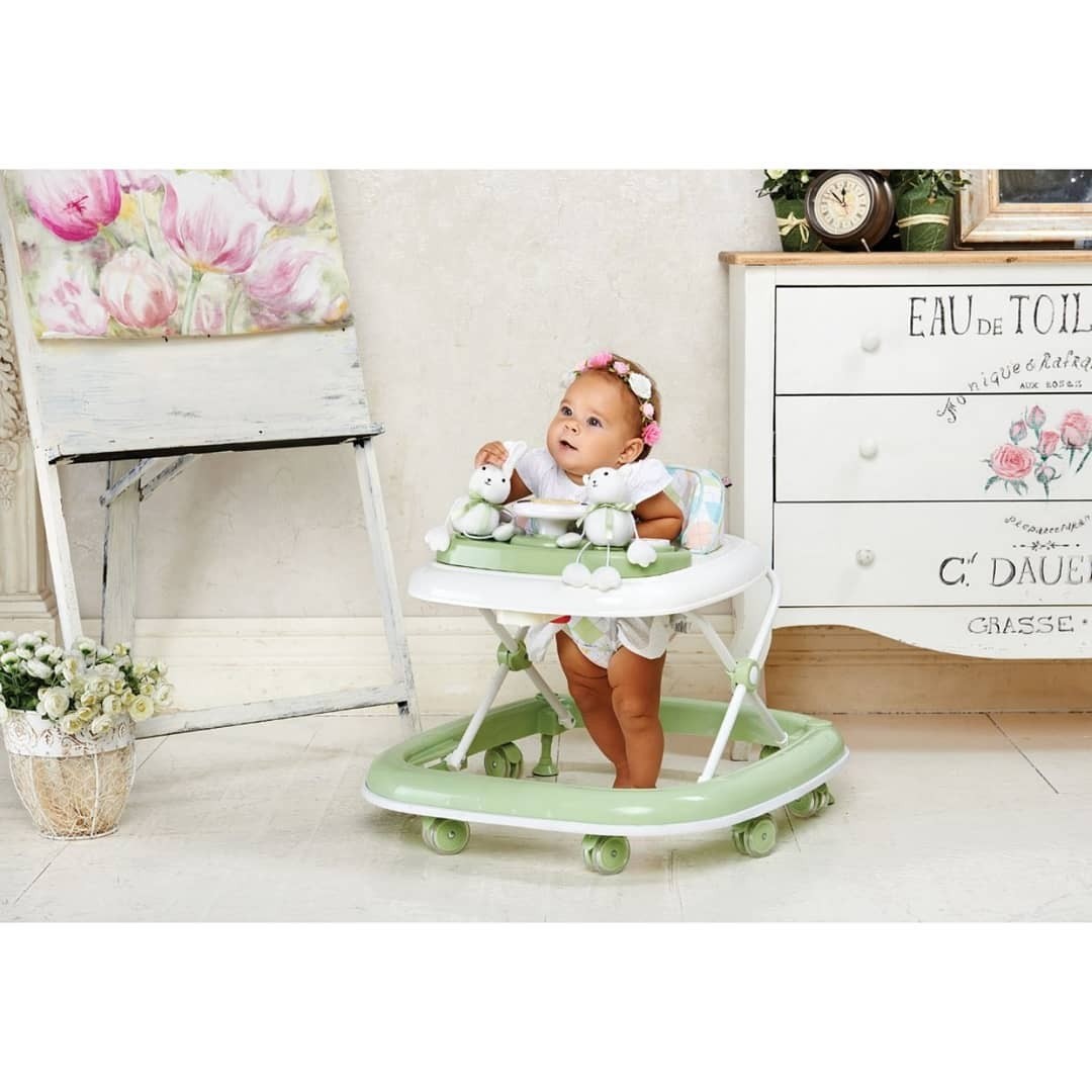 Детские ходунки: с какого возраста можно сажать ребенка