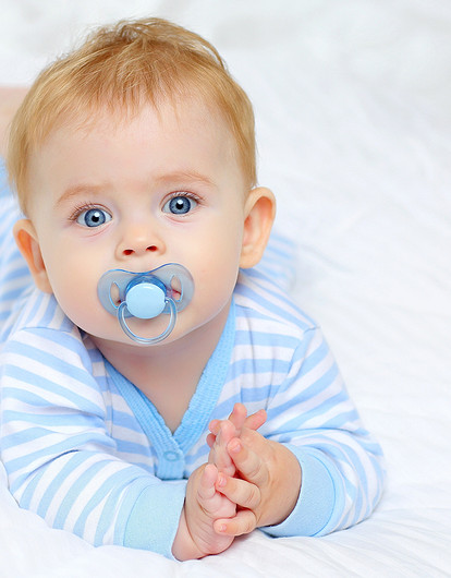 Как приучить ребенка к пустышке?