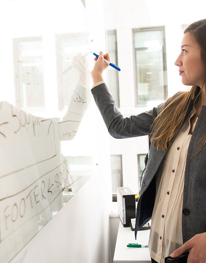 Мужской взгляд: какой должна быть идеальная женская работа