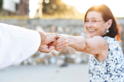 Он готовит еду, она забивает гвозди: почему не стоит обращать внимание на гендерные стереотипы?