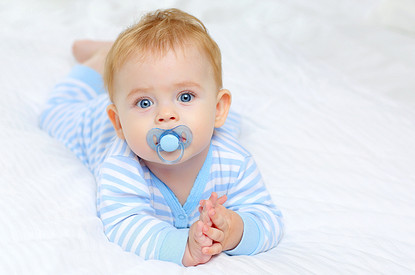 Как приучить ребенка к пустышке?