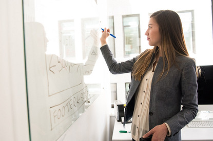 Мужской взгляд: какой должна быть идеальная женская работа