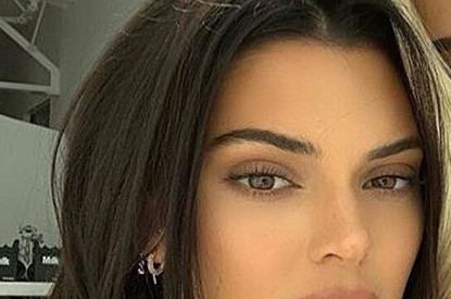 В рейтинге топ-10 самых популярных фото Instagram первое место заняла Кайли Дженнер