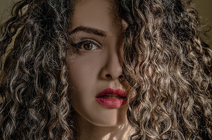 10 вариантов, как завить волосы без бигуди и плойки