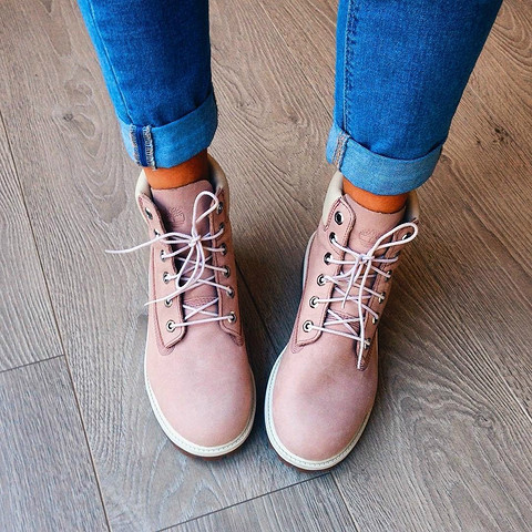 Классические ботинки, которые изначально выпустила компания Timberland, давно стали именем нарицательным. Но в этом сезоне они обрели новый внешний вид. Любительницы розового — ликуйте. «...