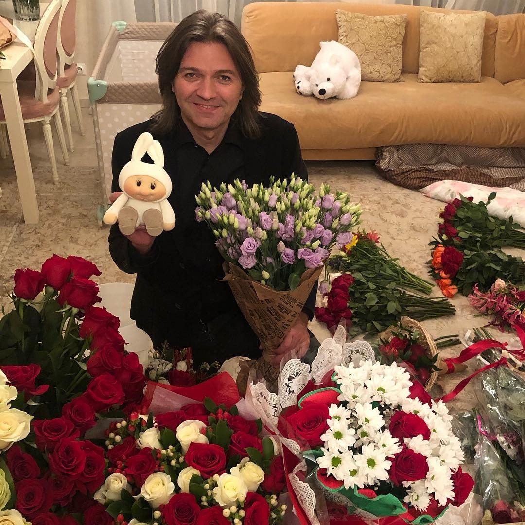 Дмитрий Маликов показал подрастающего сына и поздравил подписчиков с Новым годом