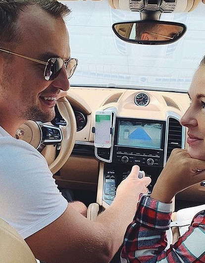 Нюша отправилась с супругом в романтическую прогулку на яхте спустя три недели после родов