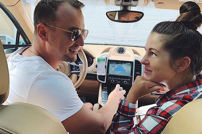 Нюша отправилась с супругом в романтическую прогулку на яхте спустя три недели после родов