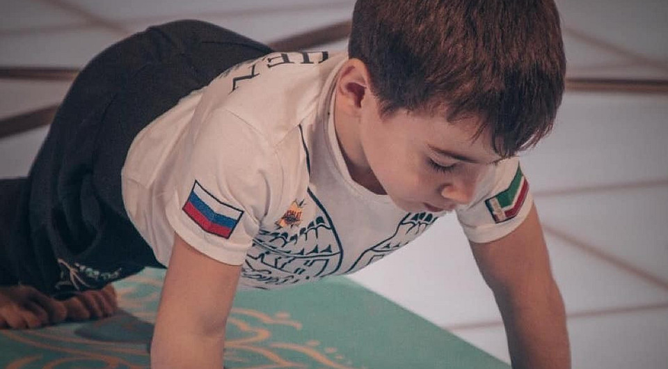 Мальчик из Чечни без перерыва отжимался более 2,5 часов
