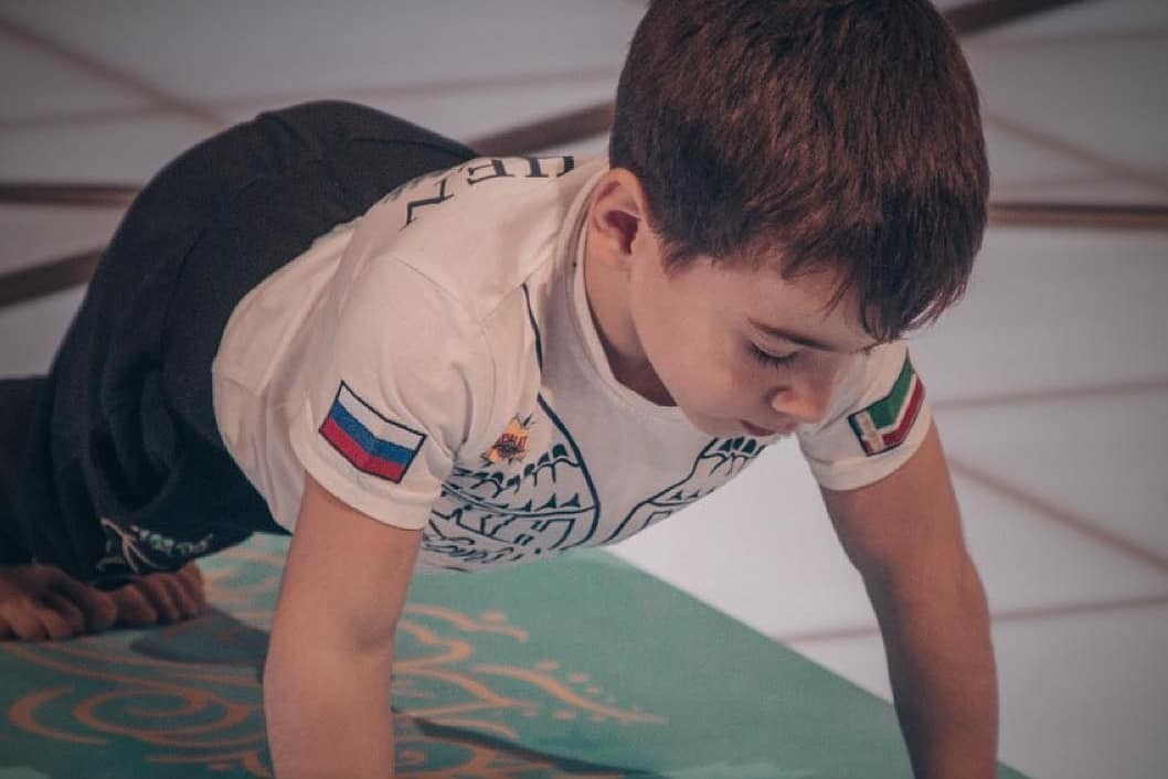 Мальчик из Чечни без перерыва отжимался более 2,5 часов