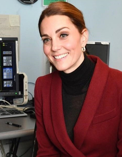 Кейт Миддлтон показала интересный рождественский образ, в котором можно встречать Новый год