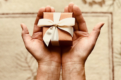 Психологический момент: зачем нам на самом деле нужны подарки?