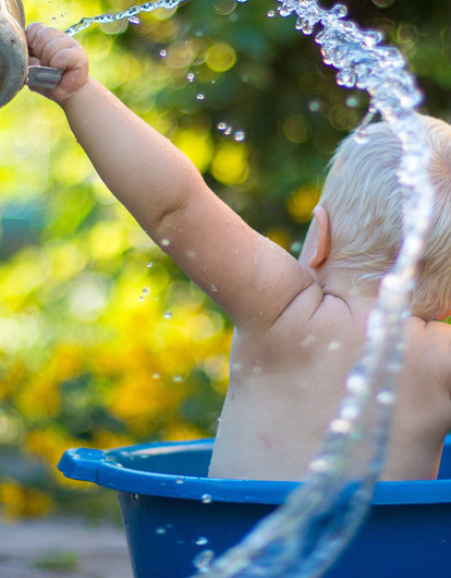 Как правильно купать новорожденного ребенка: советы начинающей маме