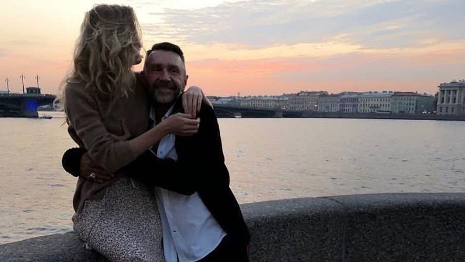 Сергей Шнуров объяснил, почему так быстро женился после развода с Матильдой