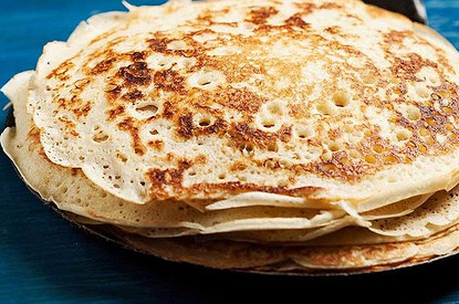 Масленица: печем дрожжевые блины