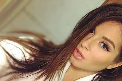 Певица Нюша испортила внешность модным макияжем