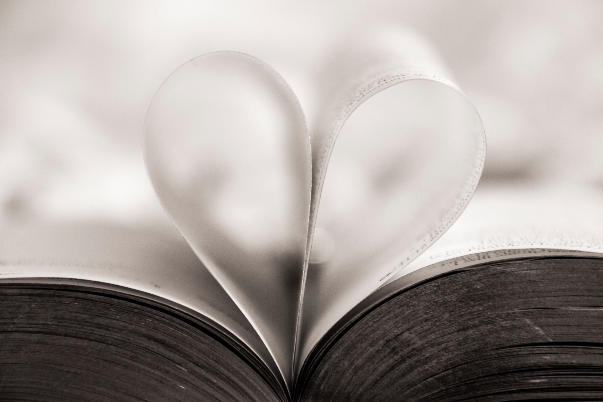 Валентинки: 5 книг, которые вернут тебе веру в любовь