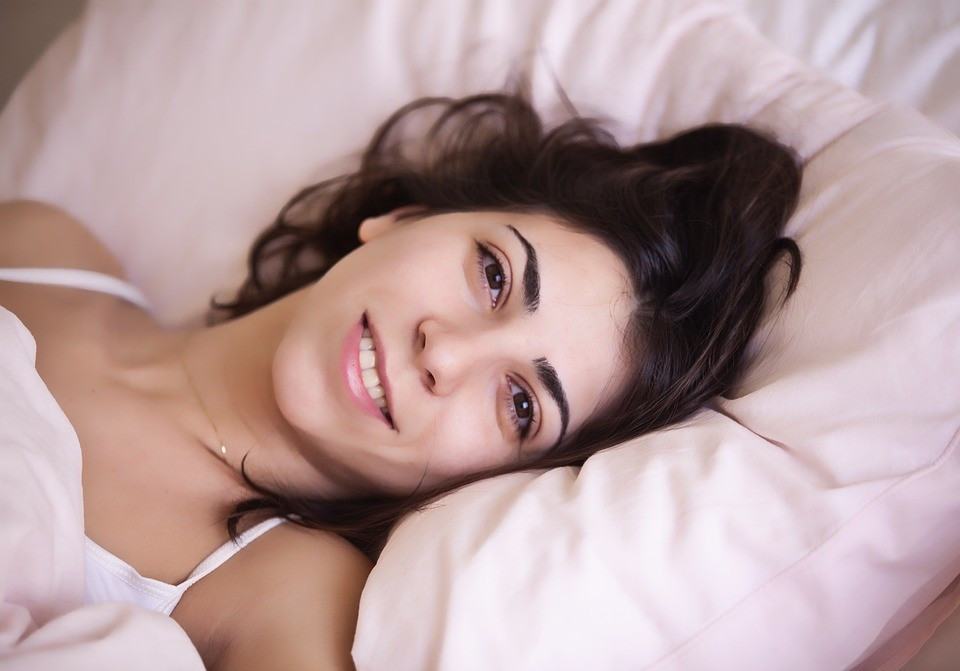 Без боли в шее: как выбрать подушку для сна?