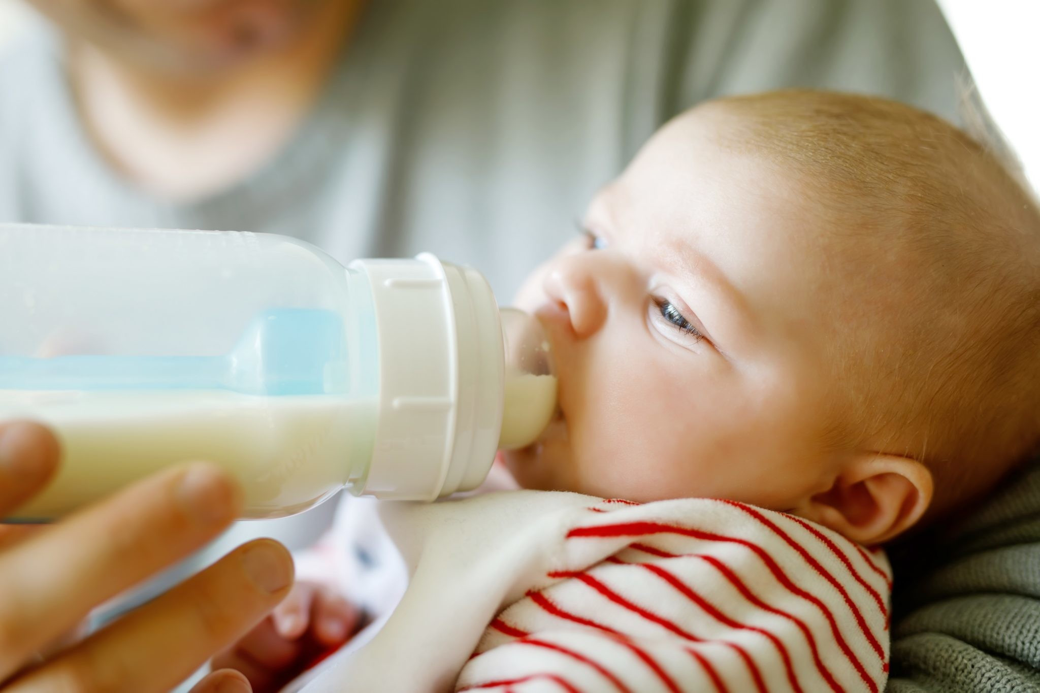 Аллергия на молоко у ребенка: как распознать и чем кормить