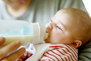 Как выбрать молочную смесь для новорожденных