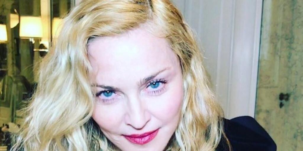Мадонна рассказала, как делать омолаживающий массаж лица вилками