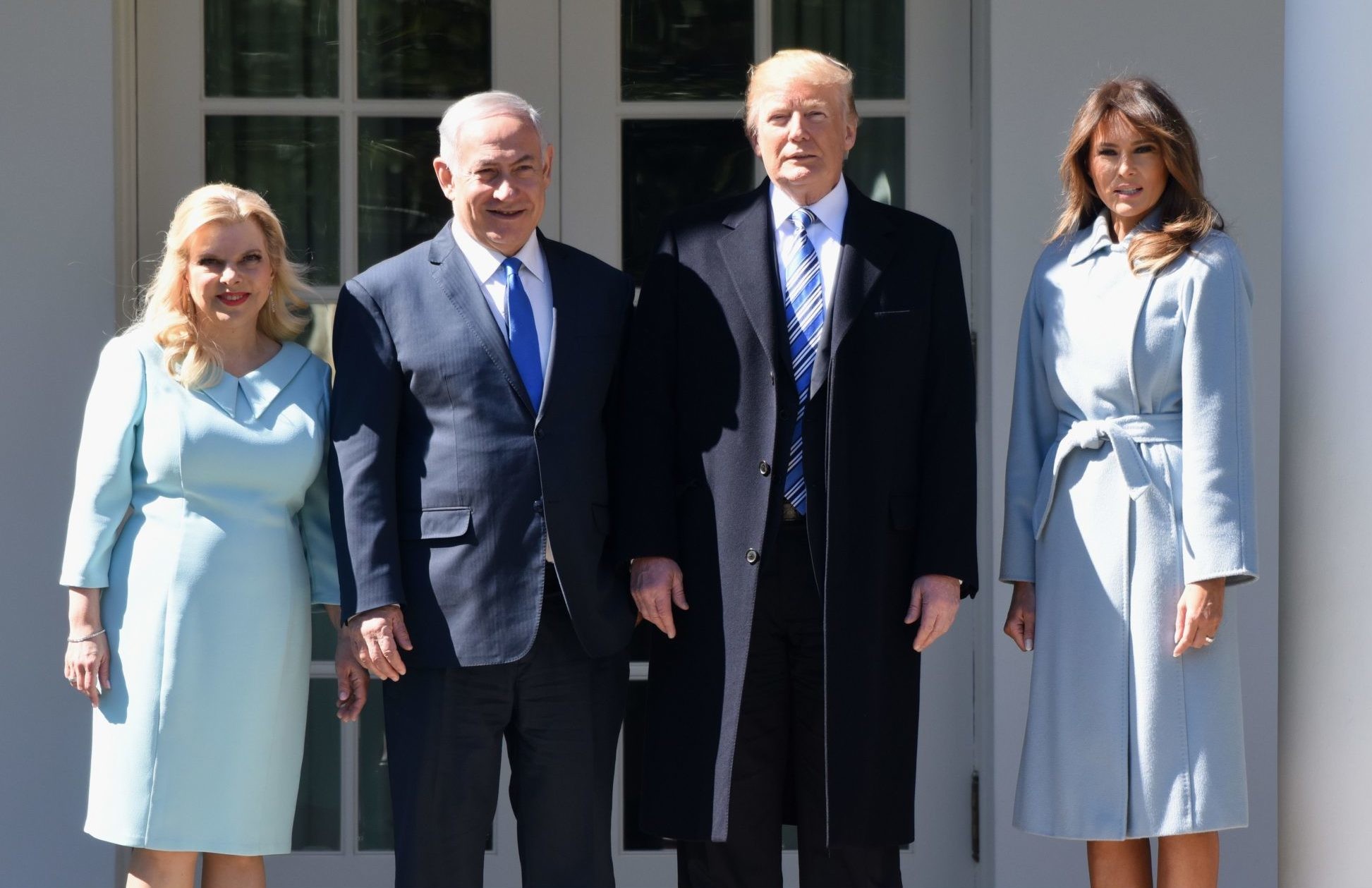 3 весенних пальто-халата, как у Меланьи Трамп