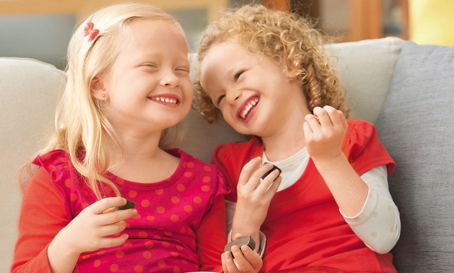 Как отучить ребенка от сладостей: советы врачей