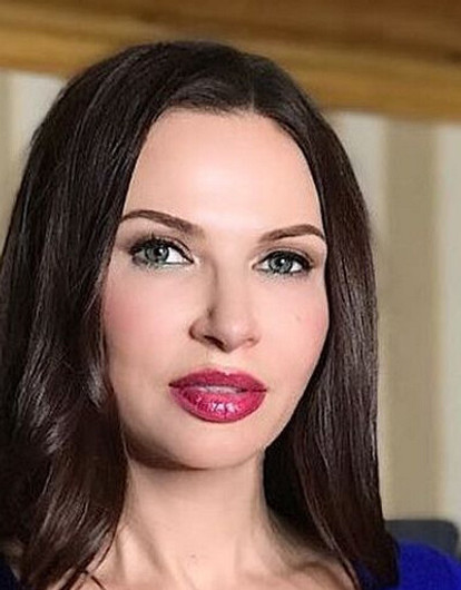 В сети бурно обсуждают зеленый ирокез старшего сына Эвелины Бледанс