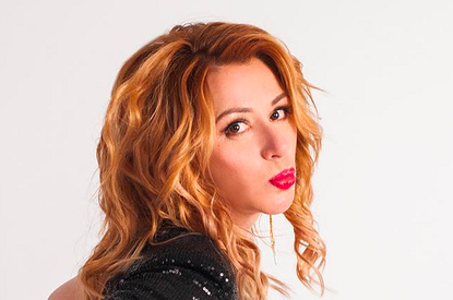 53-летняя Апина показала, как уместно носить мини-платья