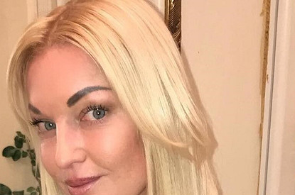 Анастасия Волочкова устроила с дочерью фотосессию в купальниках