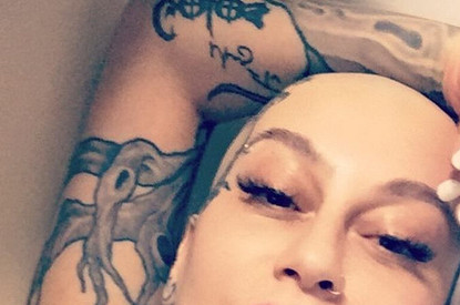 Звездный скандал: Наргиз Закирова пригрозила Первому каналу