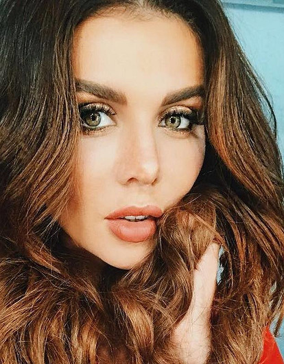 Поклонники в пух и прах раскритиковали стиль Анны Седоковой