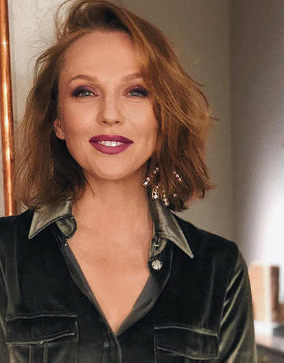 В сети раскритиковали подростковое фото Альбины Джанабаевой