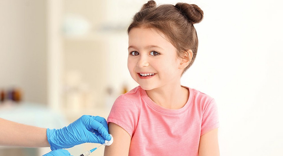 Нужно ли делать прививки ребенку: полный гид по вакцинации