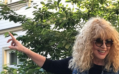 Алла Пугачева показала, как стильно носить вещи в клетку