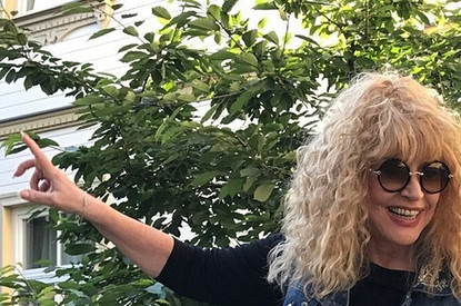 Алла Пугачева показала, как стильно носить вещи в клетку