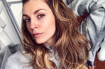 Муж Саши Савельевой по достоинству оценил ее фото в бикини