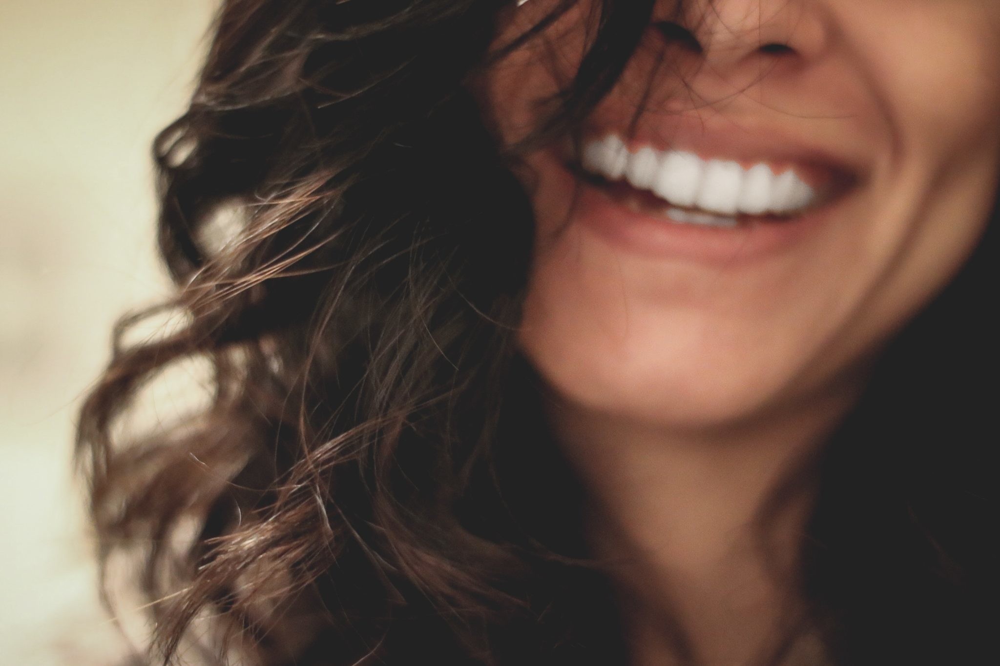 5 повседневных привычек, которые вредят вашим зубам