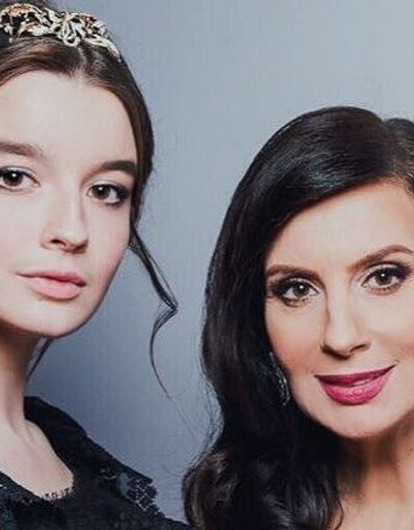 Дочь Екатерины Стриженовой пришла на последний звонок с бойфрендом