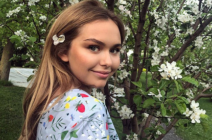 Дочь Дмитрия Маликова высмеяли за использование фотошопа