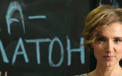 Ксения Алферова показала, как носить бикини с принтом, чтобы оно стройнило