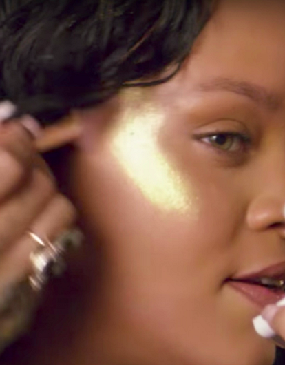 Стало известно, как звезды маскируют полноту при помощи косметики