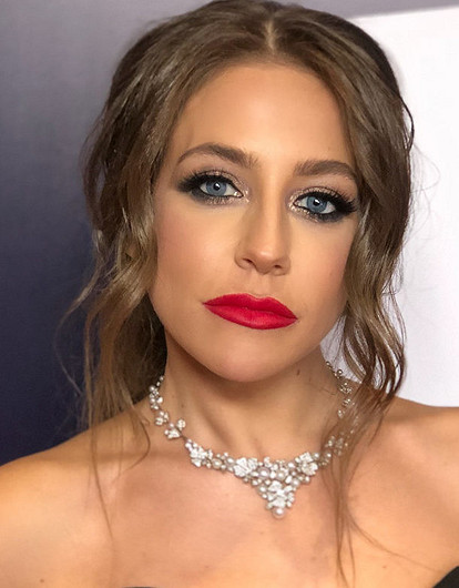 «Стилисту руки оторвать!»: поклонники раскритиковали стрижку Юлии Барановской